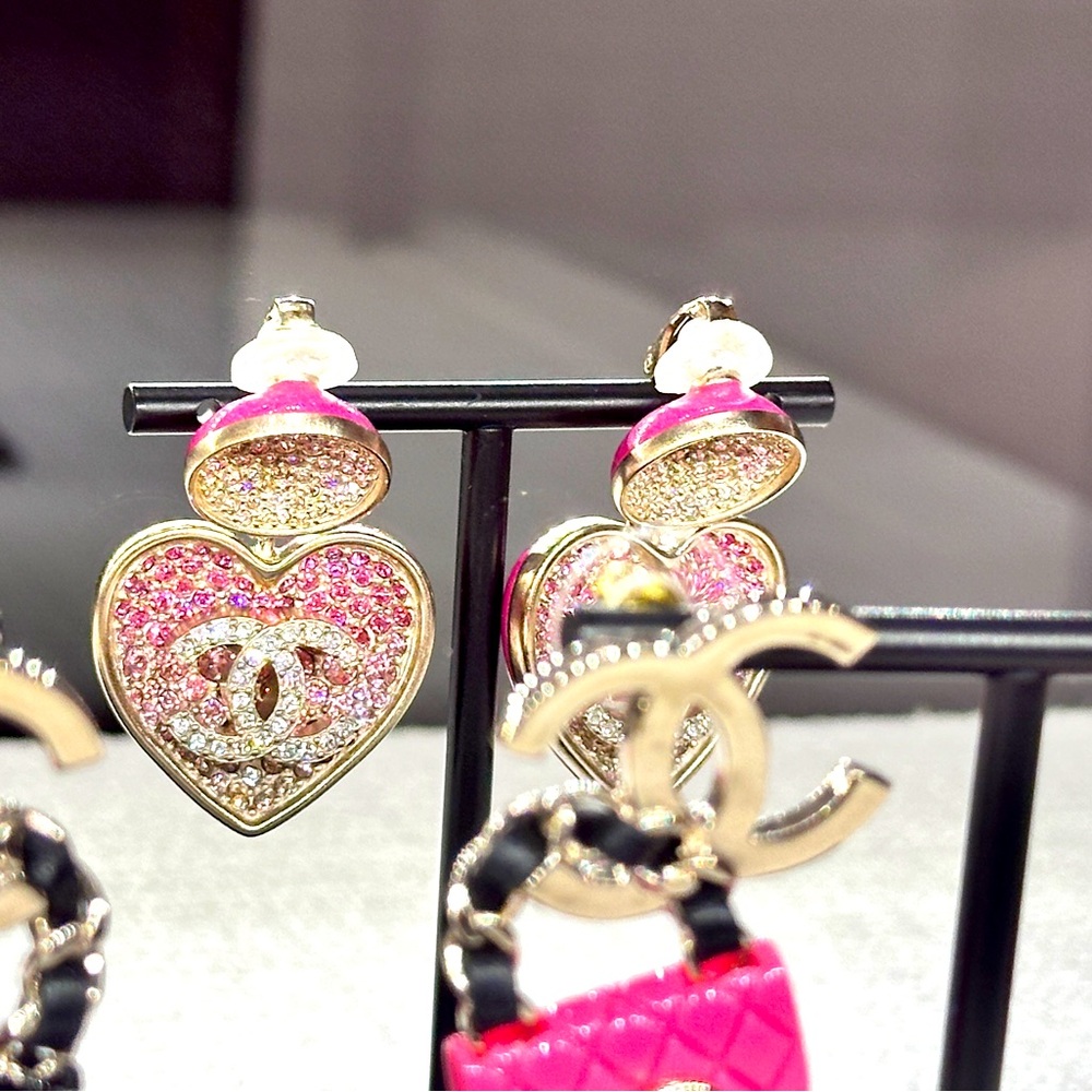 Chanel clip earrings 2023